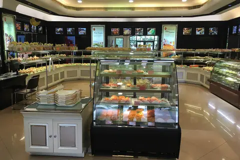 Dee's Cake Shop photo 3